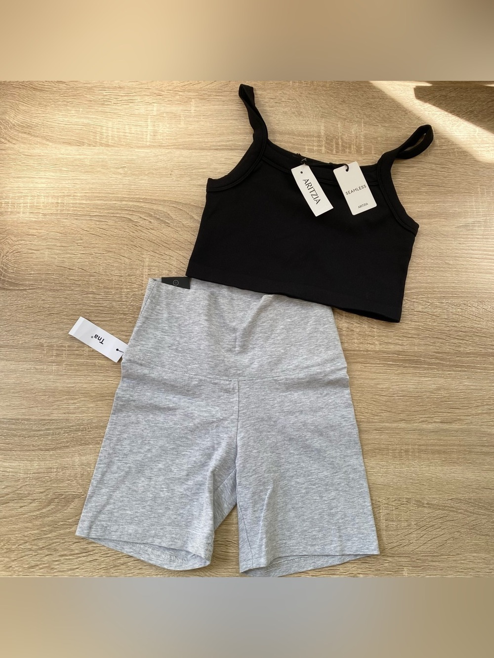 NWT Aritzia TNA Chill Atmosphere Shorts Seamless Cropped Tank XS - Picture 7 of 13